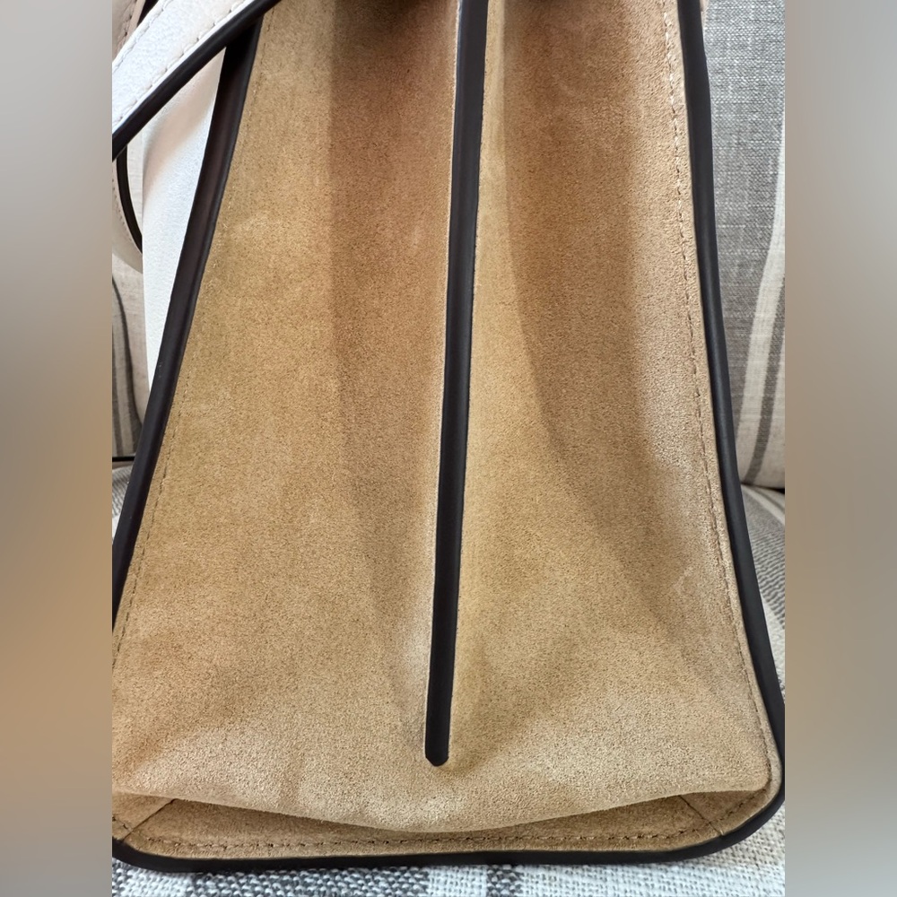 Tory Burch Cream and Tan Leather Shoulder Bag with Gold Hardware - Picture 12 of 16